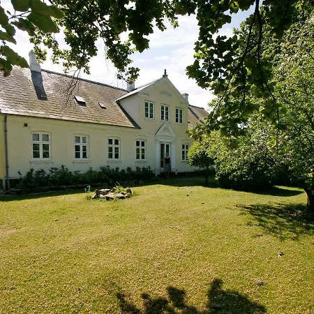 Seven Bedroom Holiday In *