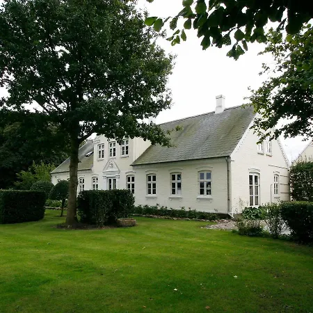 Seven Bedroom Holiday In Munkebo