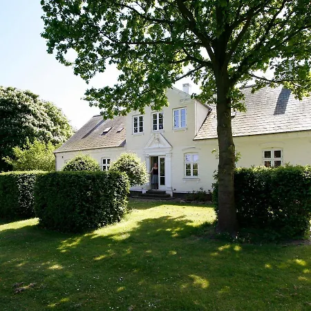 Holiday home Seven Bedroom Holiday In Munkebo