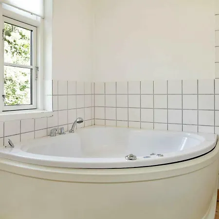 Seven Bedroom Holiday In *